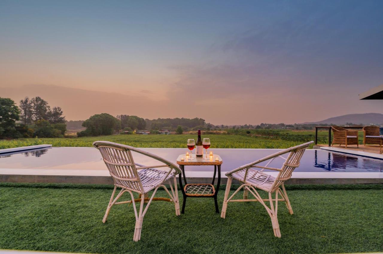 Saffronstays Onellaa, Nashik - Infinity Pool Villa Surrounded By A Vineyard Ngoại thất bức ảnh