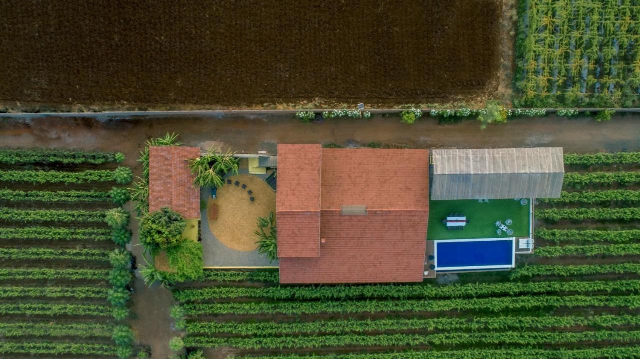 Saffronstays Onellaa, Nashik - Infinity Pool Villa Surrounded By A Vineyard Ngoại thất bức ảnh