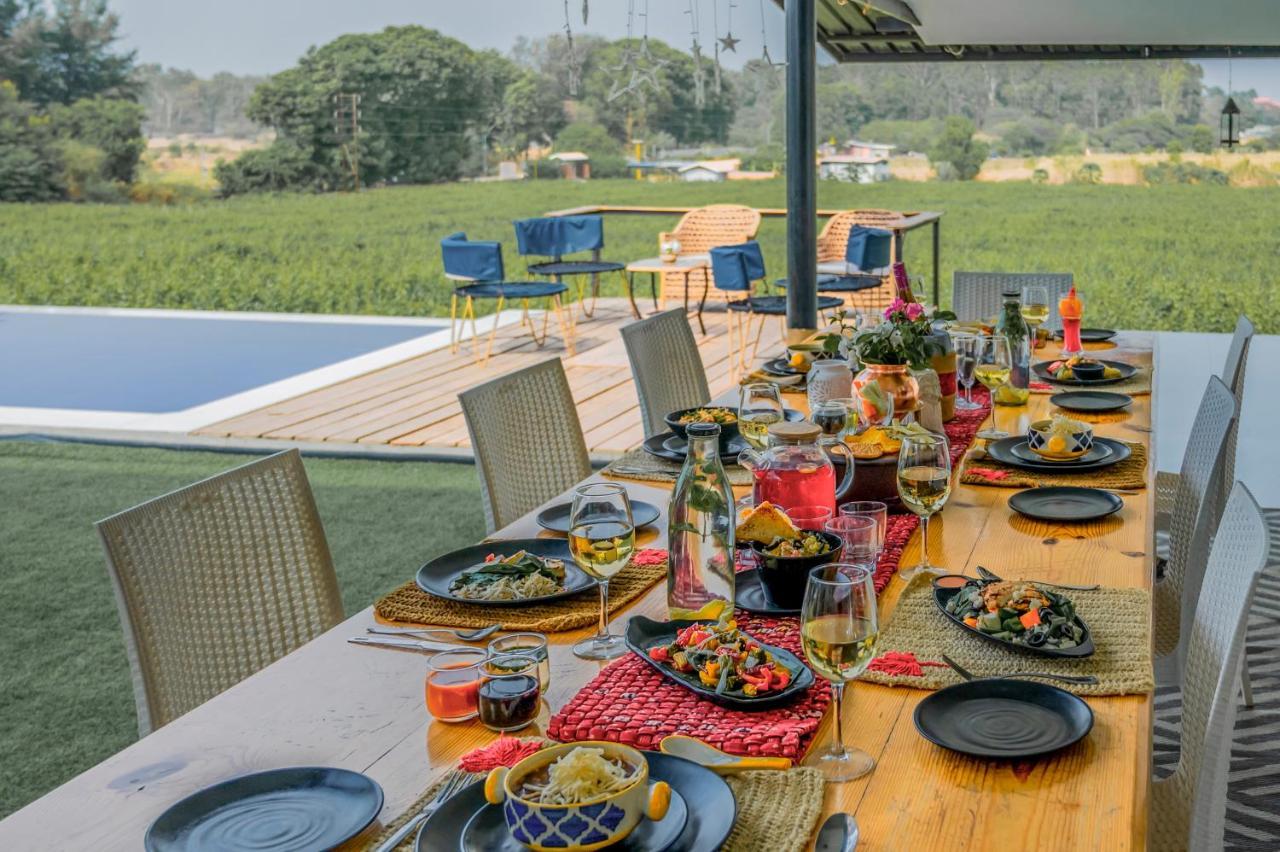 Saffronstays Onellaa, Nashik - Infinity Pool Villa Surrounded By A Vineyard Ngoại thất bức ảnh