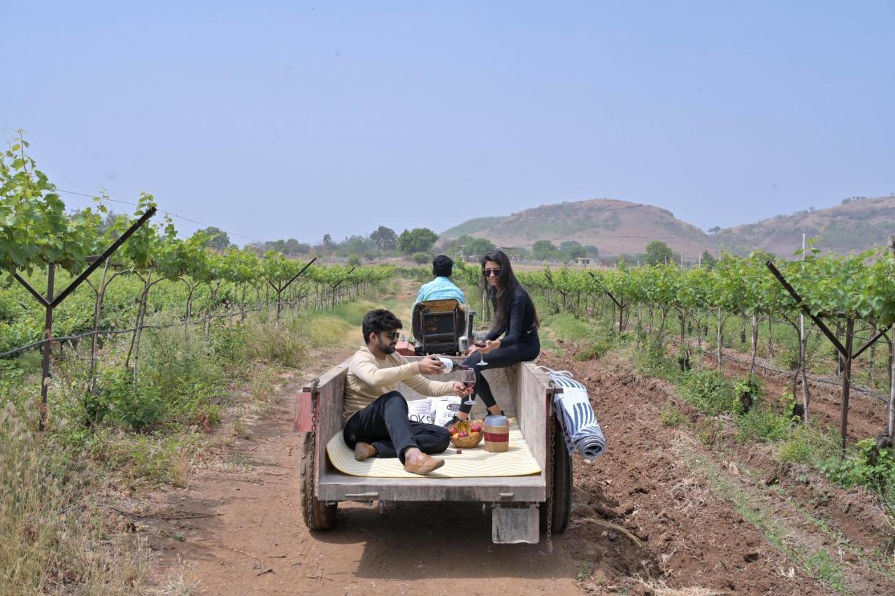 Saffronstays Onellaa, Nashik - Infinity Pool Villa Surrounded By A Vineyard Ngoại thất bức ảnh