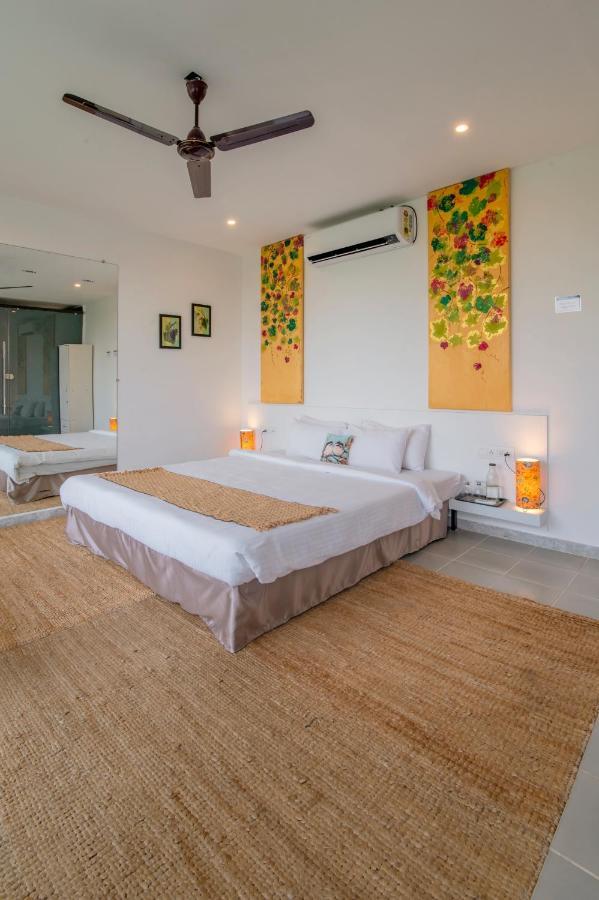 Saffronstays Onellaa, Nashik - Infinity Pool Villa Surrounded By A Vineyard Ngoại thất bức ảnh