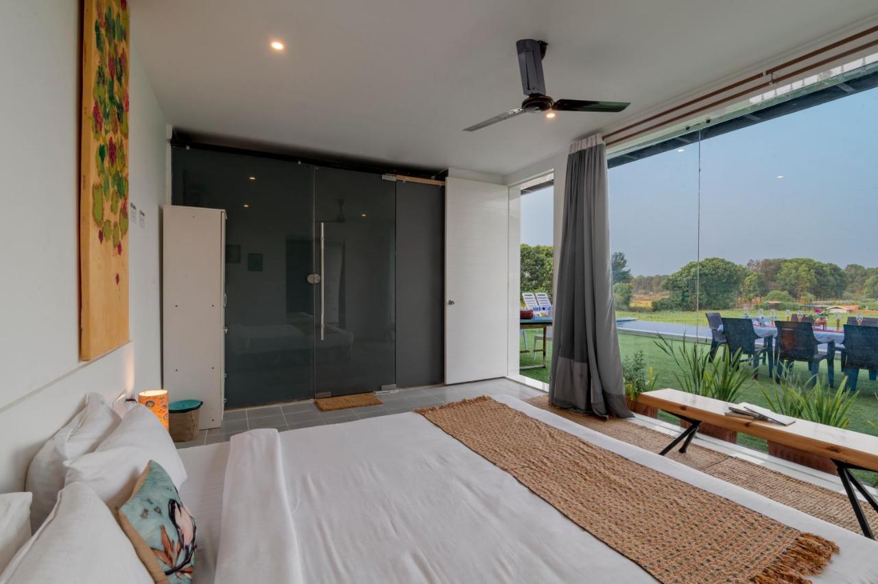 Saffronstays Onellaa, Nashik - Infinity Pool Villa Surrounded By A Vineyard Ngoại thất bức ảnh