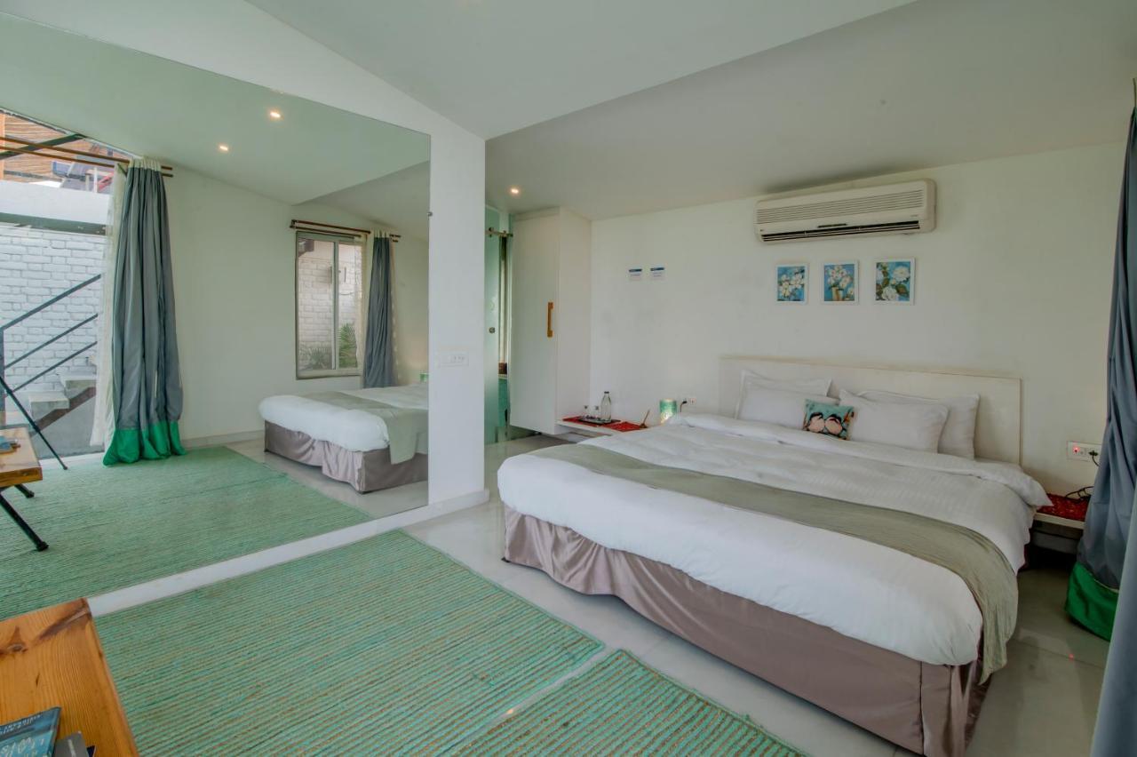 Saffronstays Onellaa, Nashik - Infinity Pool Villa Surrounded By A Vineyard Ngoại thất bức ảnh